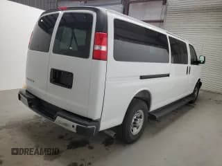 ✅ 2025 Chevrolet Express Passenger LT • VIN: 1GAZGPFP6S1253491 • Лот: 93640925. Опубликован ранее на Copart с пробегом 3 575 миль. Бесплатный доступ к архиву аукционных продаж из США и подробный отчёт об истории автомобиля на DreamBid. Изображение 3.