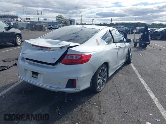 ✅ 2014 Honda Accord EX-L • VIN: 1HGCT2B88EA009065 • Lot: 43425812. Wystawiony na IAAI z przebiegiem 125 703 mil. Bezpłatny archiwum sprzedaży aukcyjnych z USA i szczegółowy raport historii pojazdu na DreamBid. Zdjęcie 4.