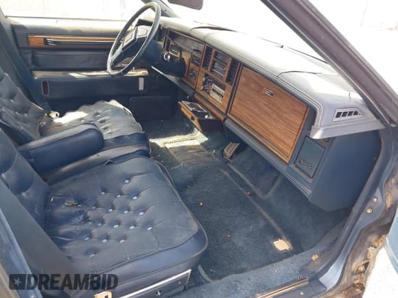 ✅ 1985 Cadillac Seville • VIN: 1G6KS698XFE804240 • Lot: 42125052. Wystawiony na IAAI z przebiegiem 11 322 mil. Bezpłatny archiwum sprzedaży aukcyjnych z USA i szczegółowy raport historii pojazdu na DreamBid. Zdjęcie 5.