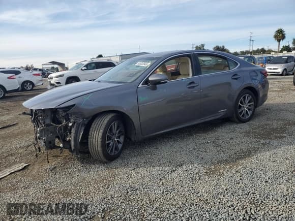 ✅ 2016 Lexus ES 300h • VIN: JTHBW1GG1G2120547 • Lot: 93053945. Wystawiony na Copart z przebiegiem 126 867 mil. Bezpłatny archiwum sprzedaży aukcyjnych z USA i szczegółowy raport historii pojazdu na DreamBid. Zdjęcie 1.