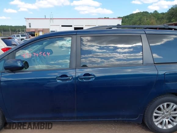 ✅ 2011 Toyota Sienna XLE AAS • VIN: 5TDYK3DC7BS121451 • Lot: 43174564. Listed on IAAI with 268,726 mi. Free auction sales archive from the USA and detailed vehicle history report at DreamBid. Image 14.
