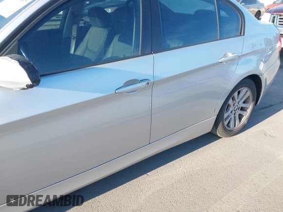 ✅ 2007 BMW 3 Series 328i • VIN: WBAVA33557PG52108 • Lot: 43862224. Wystawiony na IAAI z przebiegiem 244 142 mil. Bezpłatny archiwum sprzedaży aukcyjnych z USA i szczegółowy raport historii pojazdu na DreamBid. Zdjęcie 6.