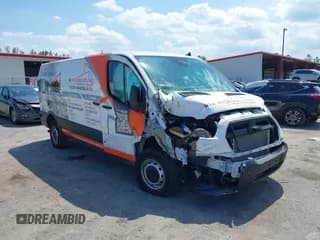 ✅ 2024 Ford Transit Cargo • VIN: 1FTBR1Y80RKB59990 • Lot: 42241182. Wystawiony na IAAI z przebiegiem 13 385 mil. Bezpłatny archiwum sprzedaży aukcyjnych z USA i szczegółowy raport historii pojazdu na DreamBid. Zdjęcie 1.