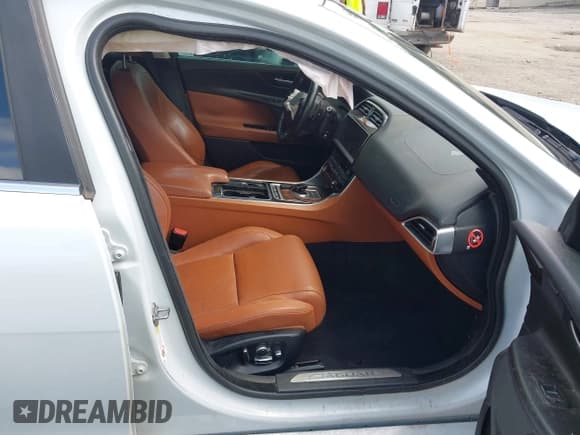 ✅ 2018 Jaguar XE • VIN: SAJAH4EVXJCP17404 • Lot: 42300807. Listed on IAAI with 157,835 mi. Free auction sales archive from the USA and detailed vehicle history report at DreamBid. Image 5.