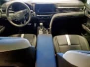 ✅ 2025 Toyota Camry LE • VIN: 4T1DAACK7SU112688 • Lot: 80537035. Wystawiony na Copart z przebiegiem 1 227 mil. Bezpłatny archiwum sprzedaży aukcyjnych z USA i szczegółowy raport historii pojazdu na DreamBid. Zdjęcie 8.