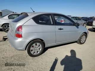 2008 Hyundai Accent GS z VIN KMHCM36C08U073616, wystawiony jako Copart lot #78101524 z przebiegiem 82 979 mil mil oraz Czysty tytuł • Clean title. Historia ofert i sprzedaży dostępna na DreamBid. Obrazek 3.