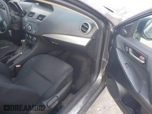 ✅ 2013 Mazda 3 i Touring • VIN: JM1BL1VP1D1805503 • Lot: 43350642. Wystawiony na IAAI z przebiegiem 115 446 mil. Bezpłatny archiwum sprzedaży aukcyjnych z USA i szczegółowy raport historii pojazdu na DreamBid. Zdjęcie 5.