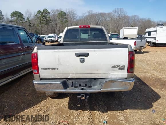 2005 Dodge 3500 SLT z VIN 3D7LS38C45G733457, wystawiony jako IAAI lot #41725956 z przebiegiem 361 441 mil mil oraz . Historia ofert i sprzedaży dostępna na DreamBid. Obrazek 16.