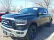 2019 Ram 1500 Big Horn z VIN 1C6RRFFG1KN917238, wystawiony jako IAAI lot #41812100 z przebiegiem 28 407 mil mil oraz . Historia ofert i sprzedaży dostępna na DreamBid. Obrazek 2.