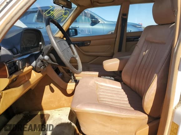 ✅ 1987 Mercedes-Benz 300 SDL • VIN: WDBCB25D7HA312660 • Lot: 91036315. Wystawiony na Copart z przebiegiem 58 515 mil. Bezpłatny archiwum sprzedaży aukcyjnych z USA i szczegółowy raport historii pojazdu na DreamBid. Zdjęcie 7.