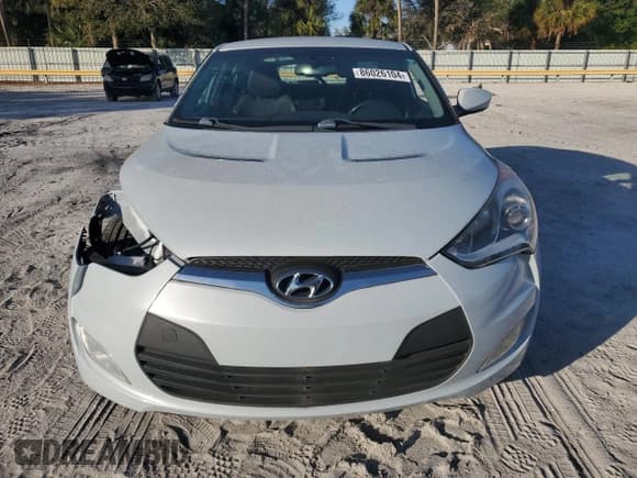 ✅ 2015 Hyundai Veloster • VIN: KMHTC6AD3FU219928 • Lot: 86026104. Wystawiony na Copart z przebiegiem 30 294 mil. Bezpłatny archiwum sprzedaży aukcyjnych z USA i szczegółowy raport historii pojazdu na DreamBid. Zdjęcie 5.