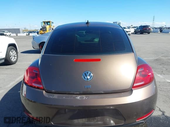 ✅ 2014 Volkswagen Beetle 2.0L TDI w/Sun/Sound/Nav • VIN: 3VWJL7AT1EM617082 • Лот: 43442124. Опубликован ранее на IAAI с пробегом 110 037 миль. Бесплатный доступ к архиву аукционных продаж из США и подробный отчёт об истории автомобиля на DreamBid. Изображение 17.