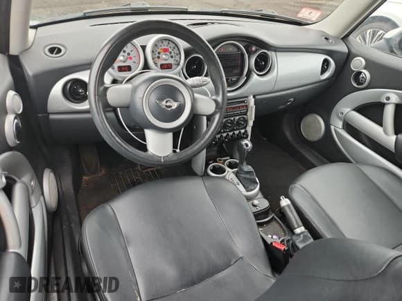 ✅ 2005 MINI Hardtop • VIN: WMWRC33415TJ66089 • Lot: 61674255. Listed on Copart with 162,183 mi. Free auction sales archive from the USA and detailed vehicle history report at DreamBid. Image 8.