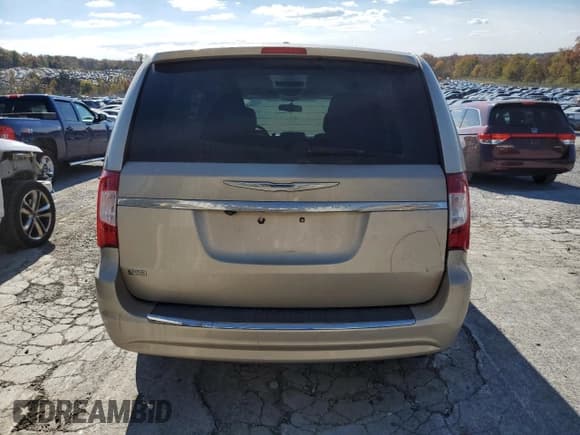 ✅ 2013 Chrysler Town & Country Touring • VIN: 2C4RC1BG3DR503774 • Лот: 90095865. Опубликован ранее на Copart с пробегом 209 429 миль. Бесплатный доступ к архиву аукционных продаж из США и подробный отчёт об истории автомобиля на DreamBid. Изображение 6.