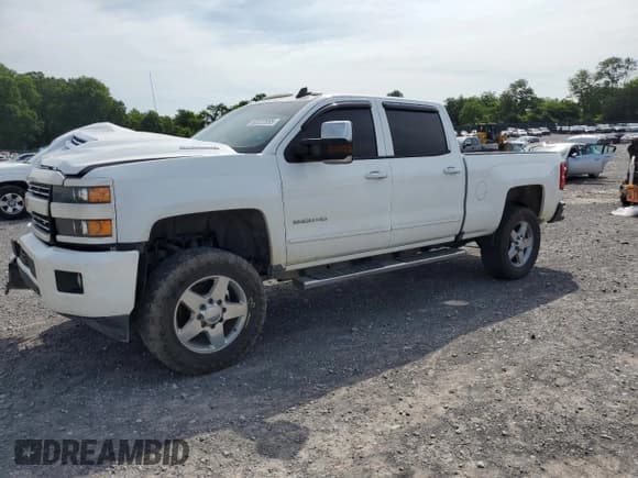 ✅ 2017 Chevrolet Silverado 2500HD LT • VIN: 1GC1KVEY8HF241842 • Lot: 60222555. Wystawiony na Copart z przebiegiem 132 131 mil. Bezpłatny archiwum sprzedaży aukcyjnych z USA i szczegółowy raport historii pojazdu na DreamBid. Zdjęcie 1.