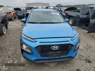 ✅ 2018 Hyundai Kona SEL • VIN: KM8K22AA3JU080017 • Лот: 71088584. Опубликован ранее на Copart с пробегом 27 081 миль. Бесплатный доступ к архиву аукционных продаж из США и подробный отчёт об истории автомобиля на DreamBid. Изображение 5.