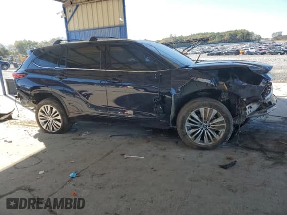 ✅ 2022 Toyota Highlander Hybrid Platinum • VIN: 5TDEBRCH7NS084571 • Lot: 91357775. Listed on Copart with 56,067 mi. Free auction sales archive from the USA and detailed vehicle history report at DreamBid. Image 4.