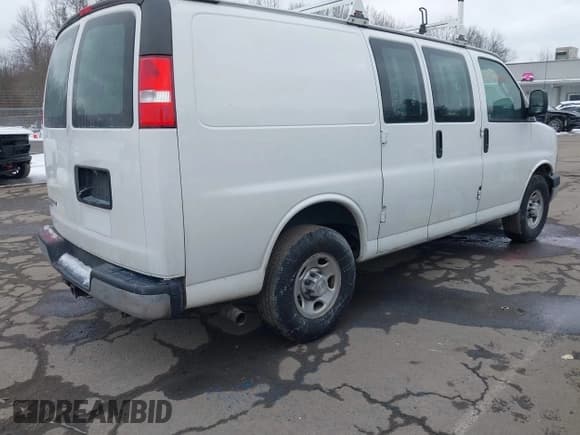 ✅ 2020 Chevrolet Express Cargo • VIN: 1GCZGGFG0L1169336 • Lot: 41569722. Listed on IAAI with 165,855 mi. Free auction sales archive from the USA and detailed vehicle history report at DreamBid. Image 4.