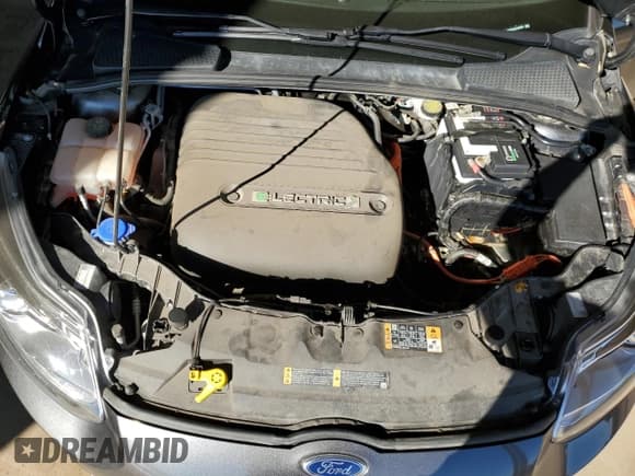 ✅ 2016 Ford Focus Electric • VIN: 1FADP3R4XGL406256 • Lot: 82641725. Wystawiony na Copart z przebiegiem 29 429 mil. Bezpłatny archiwum sprzedaży aukcyjnych z USA i szczegółowy raport historii pojazdu na DreamBid. Zdjęcie 11.