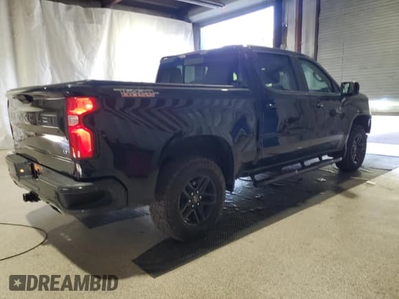 ✅ 2022 Chevrolet Silverado 1500 LT Trail Boss • VIN: 3GCUDFED8NG680074 • Lot: 71748355. Wystawiony na Copart z przebiegiem 35 803 mil. Bezpłatny archiwum sprzedaży aukcyjnych z USA i szczegółowy raport historii pojazdu na DreamBid. Zdjęcie 3.