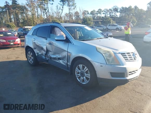 ✅ 2016 Cadillac SRX • VIN: 3GYFNAE33GS585318 • Lot: 43581475. Wystawiony na IAAI z przebiegiem 174 247 mil. Bezpłatny archiwum sprzedaży aukcyjnych z USA i szczegółowy raport historii pojazdu na DreamBid. Zdjęcie 1.