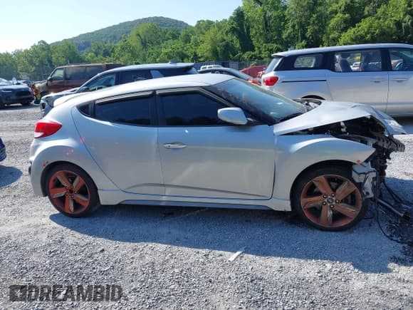 ✅ 2013 Hyundai Veloster Turbo • VIN: KMHTC6AE0DU095350 • Lot: 42683056. Wystawiony na IAAI z przebiegiem 108 269 mil. Bezpłatny archiwum sprzedaży aukcyjnych z USA i szczegółowy raport historii pojazdu na DreamBid. Zdjęcie 13.