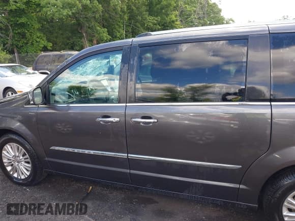 ✅ 2016 Chrysler Town & Country Limited • VIN: 2C4RC1JG6GR150551 • Лот: 42341999. Опубликован ранее на IAAI с пробегом 72 324 миль. Бесплатный доступ к архиву аукционных продаж из США и подробный отчёт об истории автомобиля на DreamBid. Изображение 14.