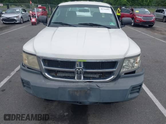 2008 Dodge Dakota z VIN 1D3HW32K78S638626, wystawiony jako IAAI lot #42751682 z przebiegiem 196 727 mil mil oraz . Historia ofert i sprzedaży dostępna na DreamBid. Obrazek 12.