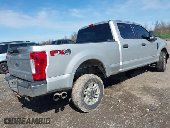 ✅ 2017 Ford F-250 Lariat • VIN: 1FT7W2BT4HED52447 • Lot: 42134353. Wystawiony na IAAI z przebiegiem 208 788 mil. Bezpłatny archiwum sprzedaży aukcyjnych z USA i szczegółowy raport historii pojazdu na DreamBid. Zdjęcie 4.