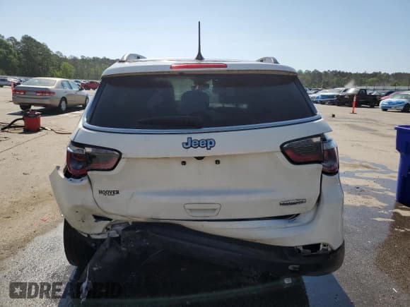 ✅ 2020 Jeep Compass Latitude • VIN: 3C4NJCBB8LT257269 • Lot: 54303155. Listed on Copart with 41,712 mi. Free auction sales archive from the USA and detailed vehicle history report at DreamBid. Image 6.