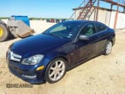 ✅ 2012 Mercedes-Benz C 250 • VIN: WDDGJ4HB5CF751658 • Лот: 42079446. Опубликован ранее на IAAI с пробегом 135 199 миль. Бесплатный доступ к архиву аукционных продаж из США и подробный отчёт об истории автомобиля на DreamBid. Изображение 2.