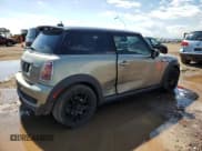 ✅ 2010 MINI Hardtop S • VIN: WMWMF7C58ATZ70756 • Лот: 81047265. Опубликован ранее на Copart с пробегом 95 643 миль. Бесплатный доступ к архиву аукционных продаж из США и подробный отчёт об истории автомобиля на DreamBid. Изображение 3.