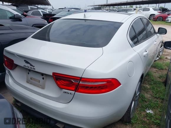 ✅ 2017 Jaguar XE 35t Premium • VIN: SAJAD4BVXHA965092 • Lot: 42088608. Listed on IAAI with 91,663 mi. Free auction sales archive from the USA and detailed vehicle history report at DreamBid. Image 4.