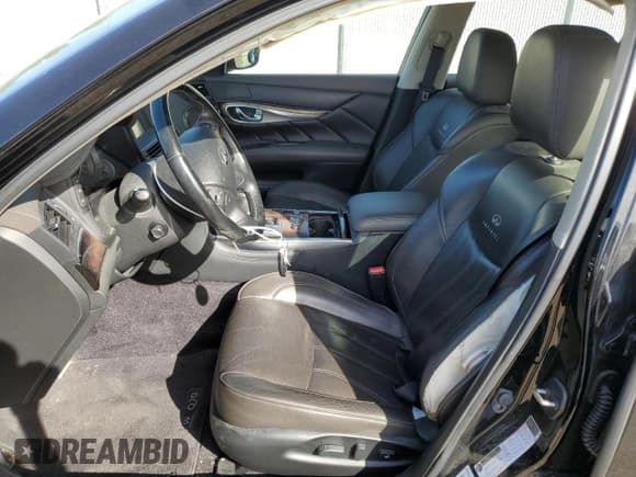 ✅ 2014 Infiniti Q70 • VIN: JN1BY1AR1EM320449 • Лот: 73293624. Опубликован ранее на Copart с пробегом 149 824 миль. Бесплатный доступ к архиву аукционных продаж из США и подробный отчёт об истории автомобиля на DreamBid. Изображение 7.