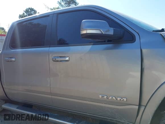 2022 Ram 1500 Laramie z VIN 1C6RREJT9NN173388, wystawiony jako IAAI lot #40480084 z przebiegiem 54 176 mil mil oraz . Historia ofert i sprzedaży dostępna na DreamBid. Obrazek 13.