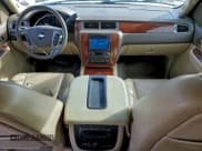 ✅ 2009 Chevrolet Tahoe LTZ • VIN: 1GNFC33099R298112 • Lot: 94195125. Wystawiony na Copart z przebiegiem 239 628 mil. Bezpłatny archiwum sprzedaży aukcyjnych z USA i szczegółowy raport historii pojazdu na DreamBid. Zdjęcie 8.