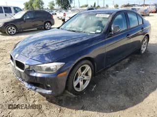 2014 BMW 3 Series 328i z VIN WBA3C1C52EK106105, wystawiony jako Copart lot #86253655 z przebiegiem 149 402 mil mil oraz Czysty tytuł • Clean title. Historia ofert i sprzedaży dostępna na DreamBid. Obrazek 1.