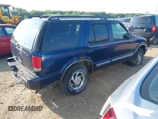 ✅ 2000 Chevrolet Blazer LT • VIN: 1GNDT13W2Y2145868 • Lot: 42445473. Wystawiony na IAAI z przebiegiem 134 019 mil. Bezpłatny archiwum sprzedaży aukcyjnych z USA i szczegółowy raport historii pojazdu na DreamBid. Zdjęcie 4.