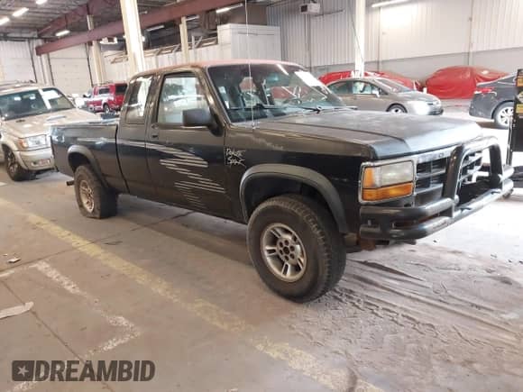 1993 Dodge Dakota z VIN 1B7GG23XXPS146273, wystawiony jako IAAI lot #42115602 z przebiegiem 222 740 mil mil oraz . Historia ofert i sprzedaży dostępna na DreamBid. Obrazek 1.