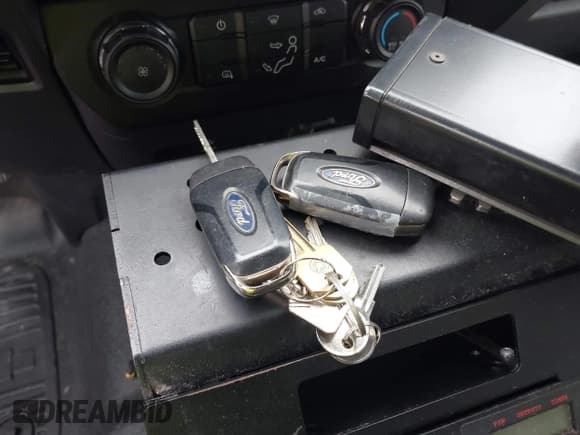 ✅ 2018 Ford F-250 XL • VIN: 1FT7X2A65JEC48077 • Лот: 41552587. Опубликован ранее на IAAI с пробегом 127 887 миль. Бесплатный доступ к архиву аукционных продаж из США и подробный отчёт об истории автомобиля на DreamBid. Изображение 11.