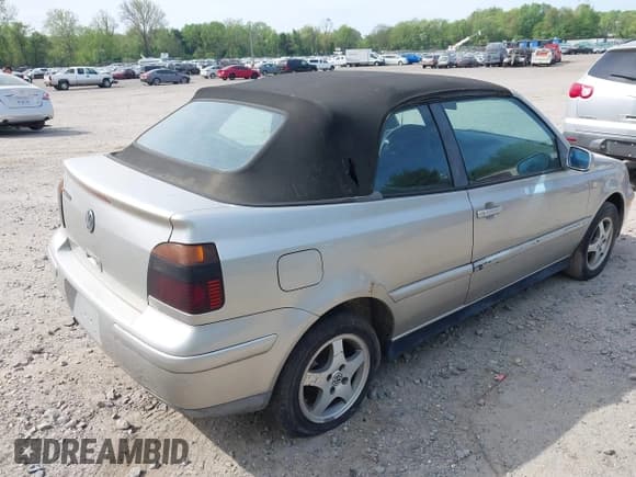 ✅ 2000 Volkswagen Cabriolet GLS • VIN: 3VWDC21V6YM809961 • Лот: 42186595. Опубликован ранее на IAAI с пробегом 196 371 миль. Бесплатный доступ к архиву аукционных продаж из США и подробный отчёт об истории автомобиля на DreamBid. Изображение 4.