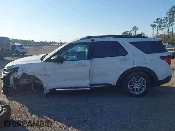✅ 2025 Ford Explorer Active • VIN: 1FMUK8DH4SGA19750 • Lot: 43725050. Listed on IAAI with 1,383 mi. Free auction sales archive from the USA and detailed vehicle history report at DreamBid. Image 15.