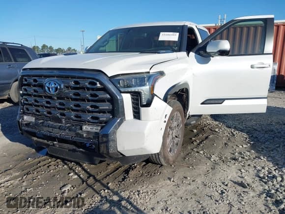 ✅ 2024 Toyota Tundra Platinum Hybrid • VIN: 5TFNC5DB8RX068511 • Lot: 41686989. Wystawiony na IAAI z przebiegiem 5 316 mil. Bezpłatny archiwum sprzedaży aukcyjnych z USA i szczegółowy raport historii pojazdu na DreamBid. Zdjęcie 6.