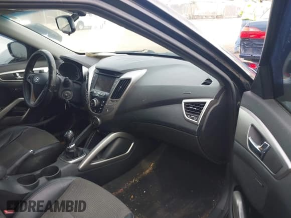 ✅ 2013 Hyundai Veloster w/Black Int • VIN: KMHTC6AD7DU092257 • Lot: 41464977. Wystawiony na IAAI z przebiegiem 151 152 mil. Bezpłatny archiwum sprzedaży aukcyjnych z USA i szczegółowy raport historii pojazdu na DreamBid. Zdjęcie 5.