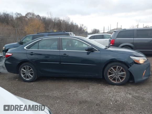 ✅ 2017 Toyota Camry XLE • VIN: 4T1BF1FKXHU358664 • Lot: 43816502. Wystawiony na IAAI z przebiegiem 174 099 mil. Bezpłatny archiwum sprzedaży aukcyjnych z USA i szczegółowy raport historii pojazdu na DreamBid. Zdjęcie 13.