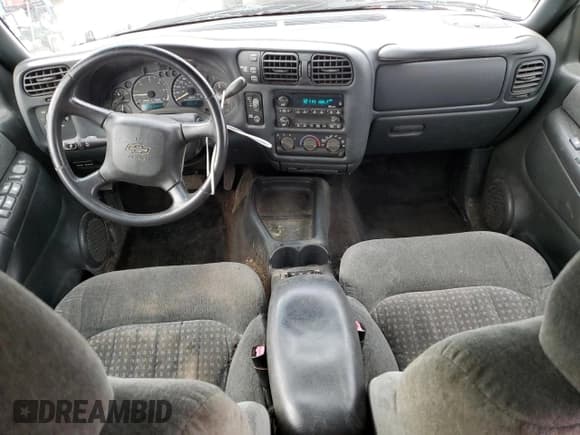 ✅ 2002 Chevrolet Blazer LS • VIN: 1GNDT13W52K169699 • Lot: 45846975. Wystawiony na Copart z przebiegiem 292 270 mil. Bezpłatny archiwum sprzedaży aukcyjnych z USA i szczegółowy raport historii pojazdu na DreamBid. Zdjęcie 8.