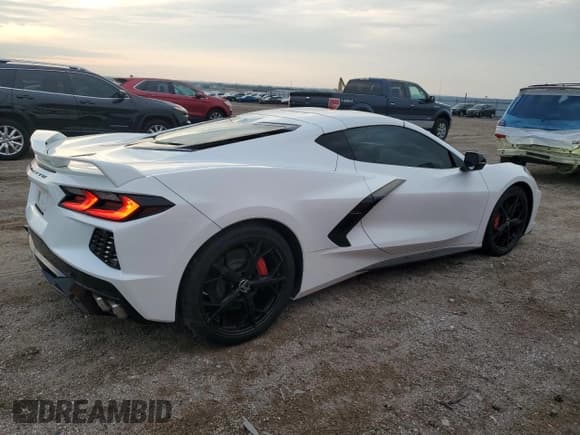 ✅ 2021 Chevrolet Corvette 3LT • VIN: 1G1YC2D48M5105227 • Lot: 81758965. Listed on Copart with 24,449 mi. Free auction sales archive from the USA and detailed vehicle history report at DreamBid. Image 3.