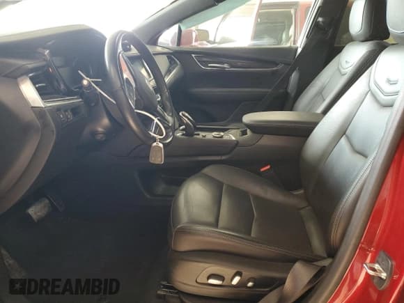 ✅ 2020 Cadillac XT5 Premium Luxury FWD • VIN: 1GYKNCRS0LZ139085 • Lot: 93454675. Wystawiony na Copart z przebiegiem 30 175 mil. Bezpłatny archiwum sprzedaży aukcyjnych z USA i szczegółowy raport historii pojazdu na DreamBid. Zdjęcie 7.