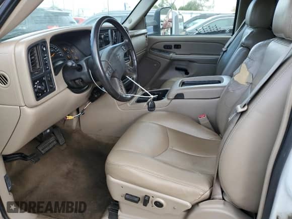 2004 Chevrolet Silverado 2500 LS с VIN 1GCGK23U74F207930, выставлен на аукционе Copart как лот 91037805 с пробегом 284 461 миль миль и Чистый • Clean title. История ставок и продаж доступна на DreamBid. Изображение 7.