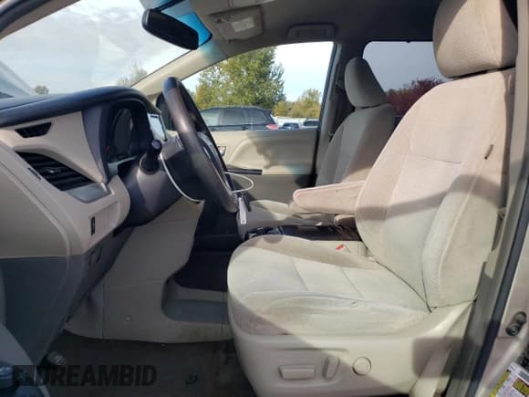 ✅ 2016 Toyota Sienna LE • VIN: 5TDKK3DC3GS736317 • Lot: 82679665. Listed on Copart with 200,112 mi. Free auction sales archive from the USA and detailed vehicle history report at DreamBid. Image 7.